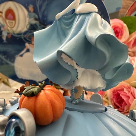 Disney Cinderella’s Dance Heirloom Music Box Collection - Picture 15 of 17